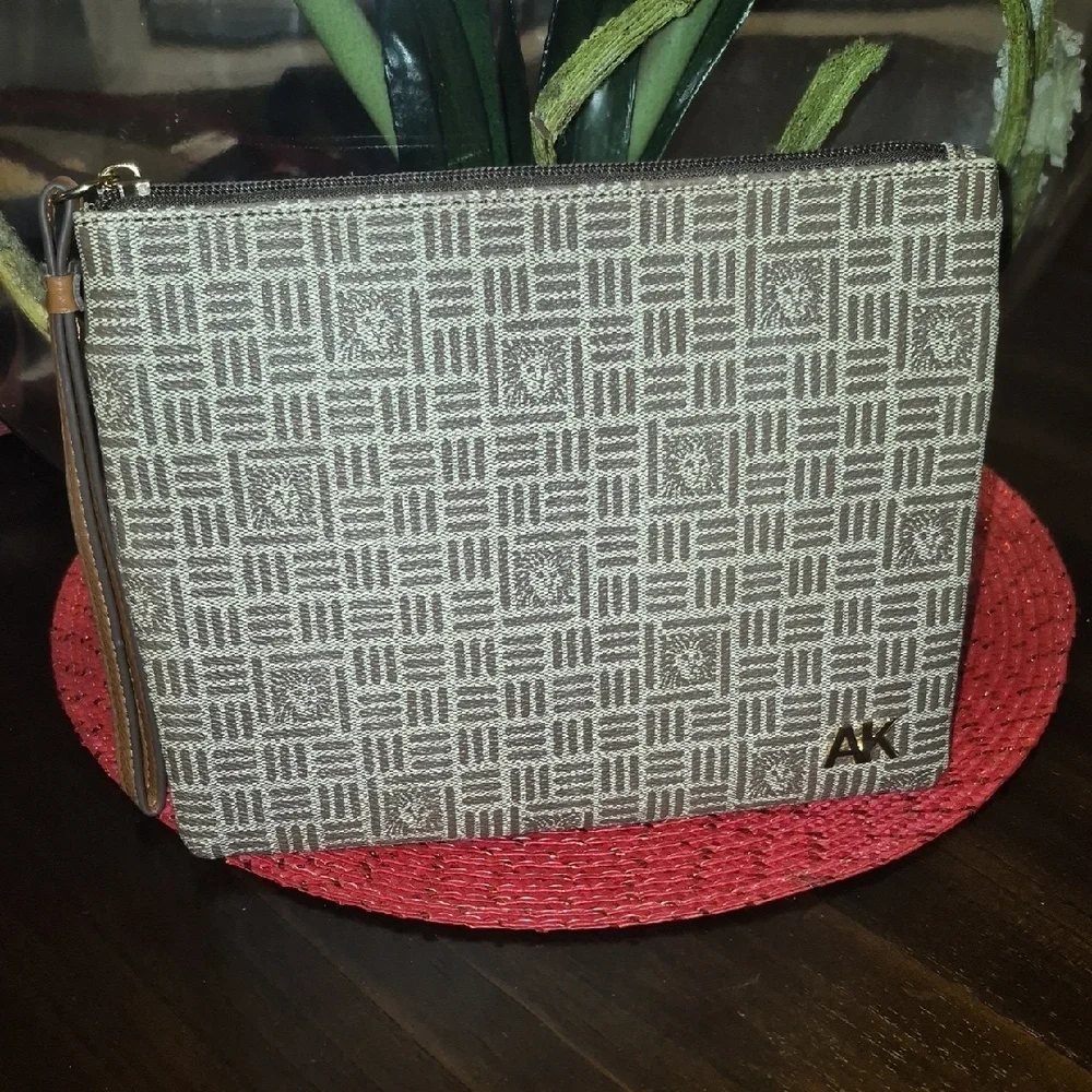 Anne Klein logo pattern wallet/wristlet